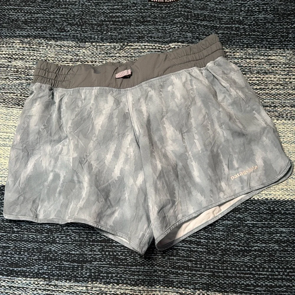 Patagonia Women’s None Trails Shorts 6”, Size Small